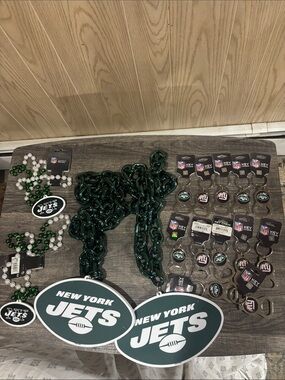 New York Jets Fan Necklace & Keychain Lot in Green and White 16 pcs